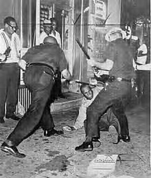 220px-Harlem_riots_-_1964.jpg
